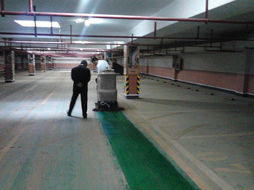 车轮上的洁净 开车做保洁如何重塑建筑物清洁服务