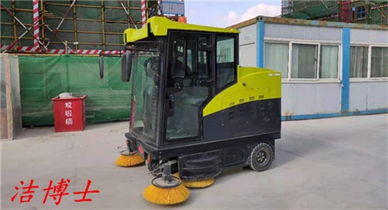 驾驶扫地车 建筑物清洁服务的潜在延伸需求与意义读解